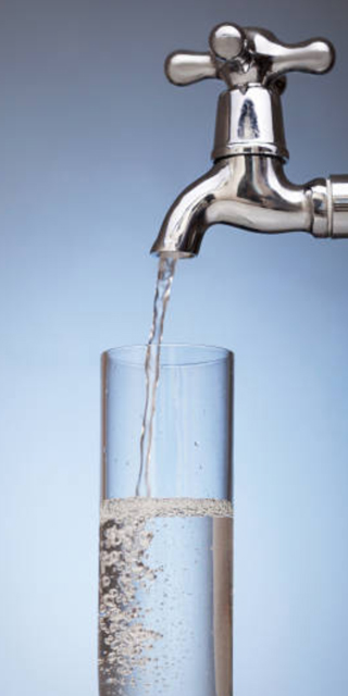 Perché bere l'acqua dal rubinetto?